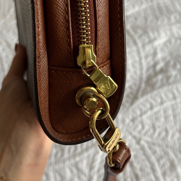 Louis Vuitton Orsay Monogram Clutch Excellent Condition - Picture 13 of 16